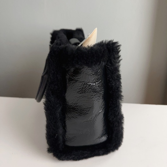 NWT Tory Burch Blake Patent Leather Shearling Small Tote Crossbody In Black - Picture 3 of 6